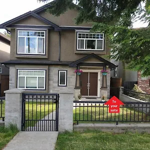 Private W King Bed, Ground Level, Naturally Bright Guest house